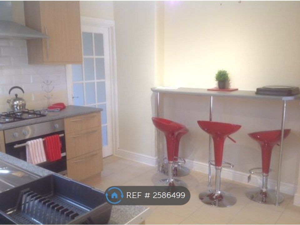 Property photo 2 of 9 Kitchen