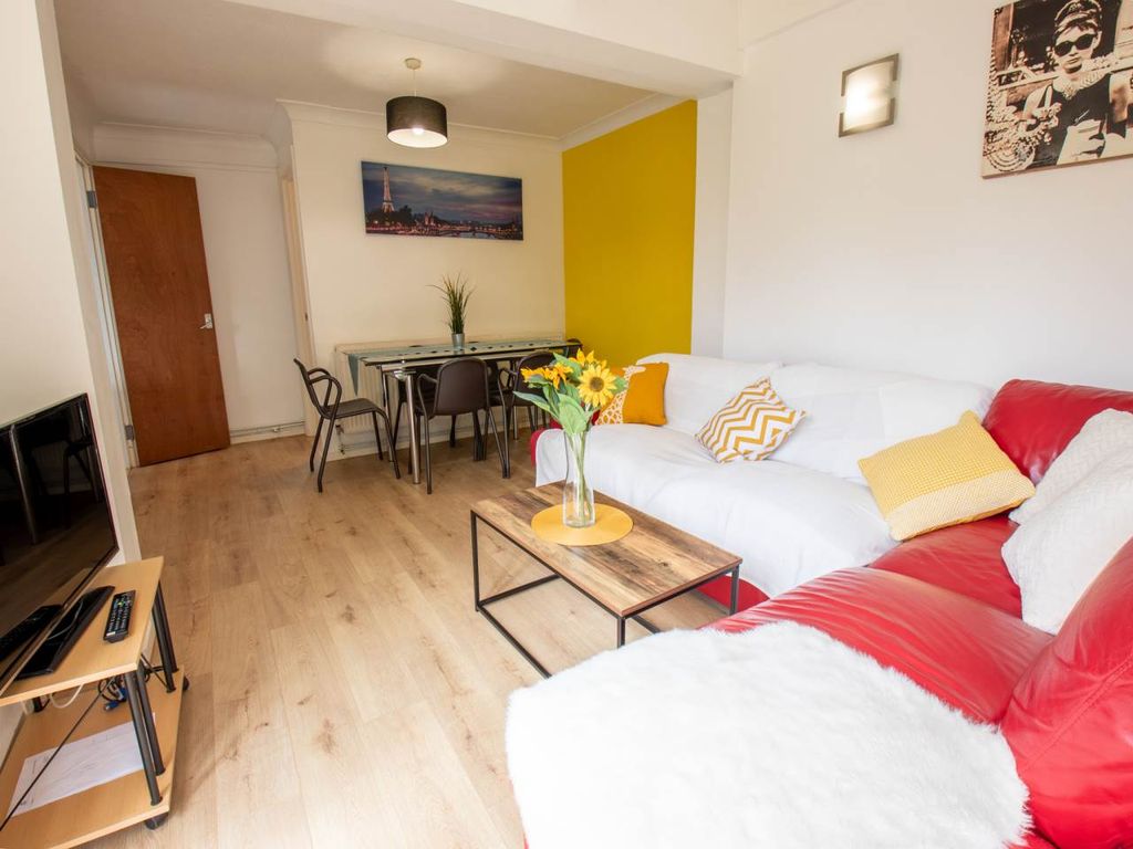 Property photo 3 of 8 1_Uplands_Canterbury_Student_Accommodation-06