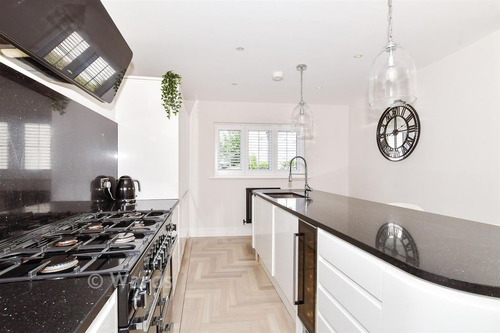 Property photo 1 of 15 Kitchen