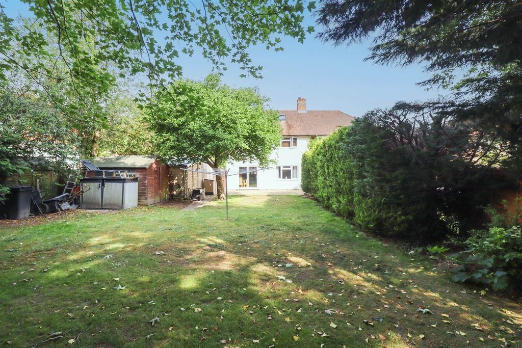 Property photo 2 of 17 Garden