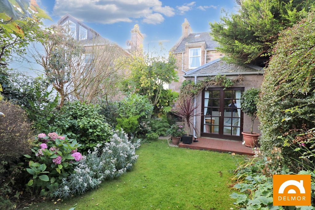 Property photo 2 of 37