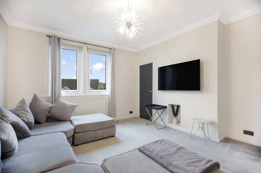 Property photo 3 of 21 Living Room