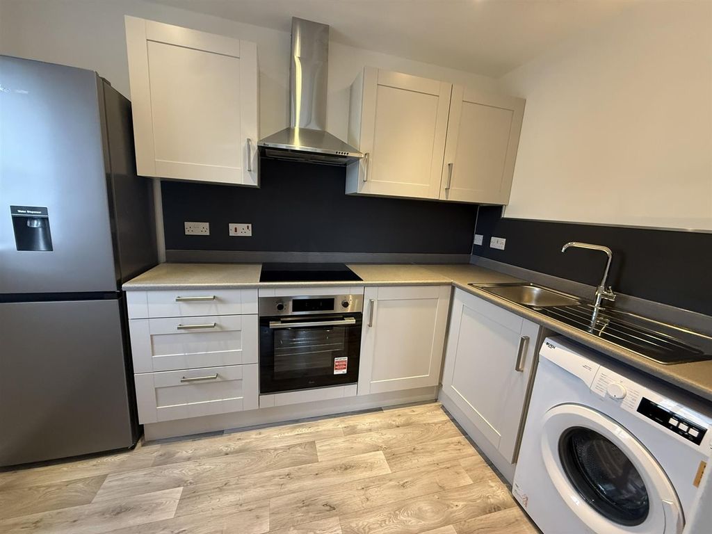 Property photo 2 of 6 Kitchen