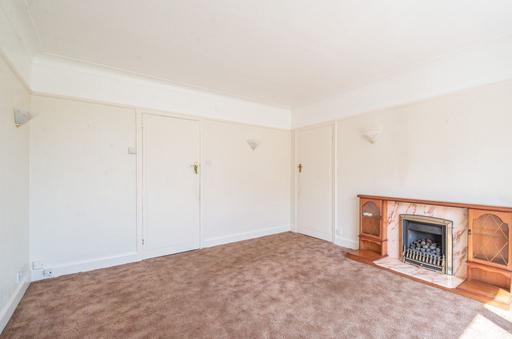 Property photo 2 of 21 Lounge