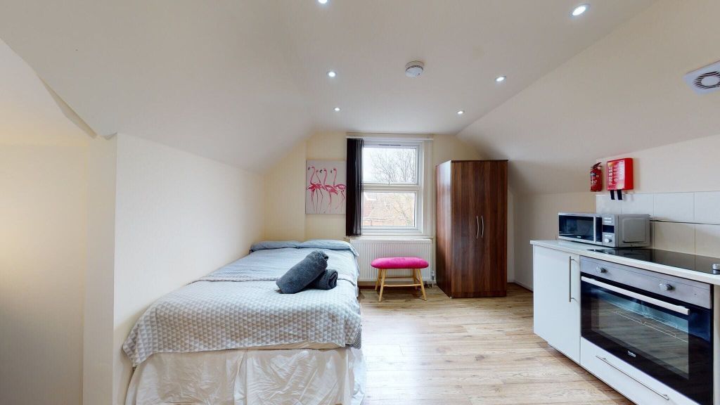 Property photo 1 of 8 Bedroom