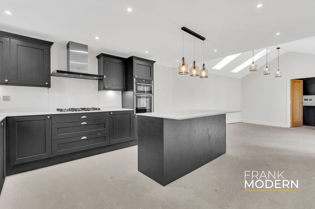 Property photo 2 of 47 Kitchen / Diner