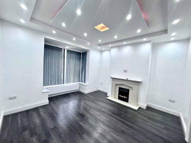 Property photo 1 of 16 Lounge