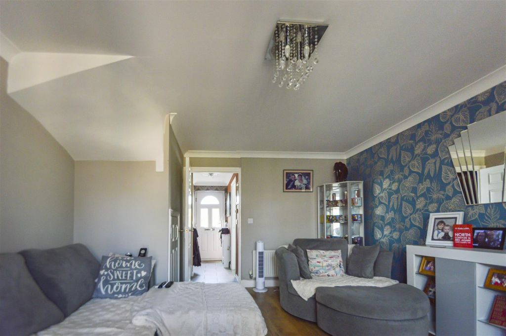Property photo 3 of 13 3_87774.Jpg