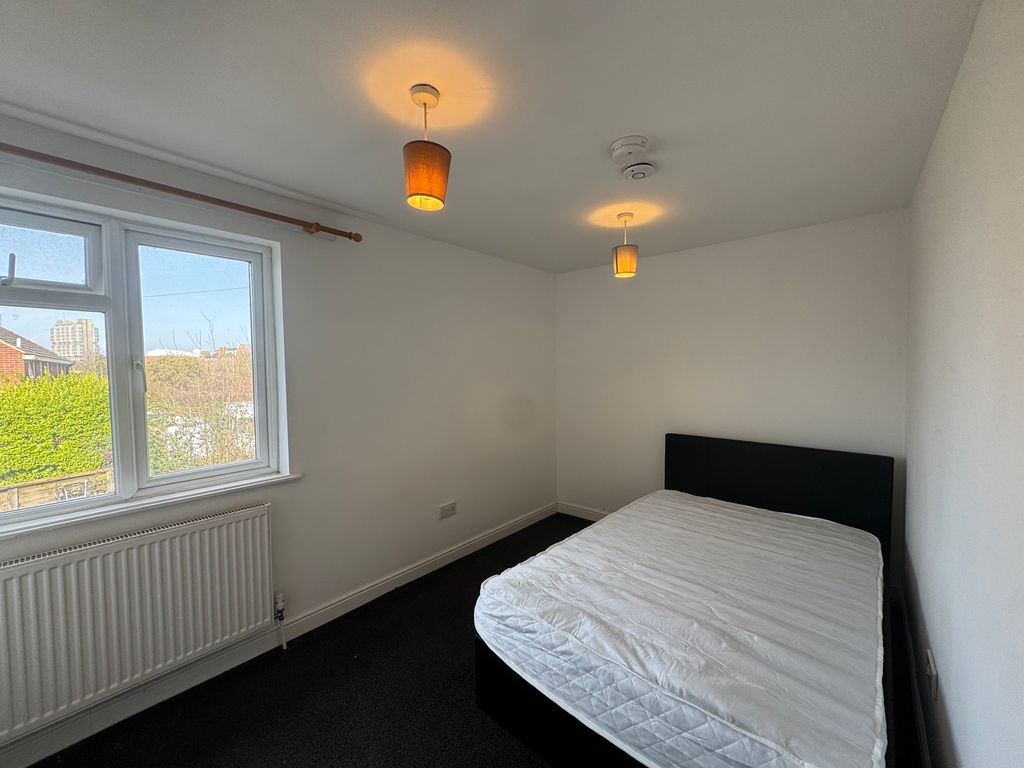 Property photo 3 of 5 Bedroom 1