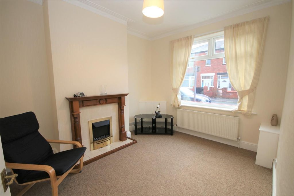 Property photo 2 of 10 Front Room .Jpg