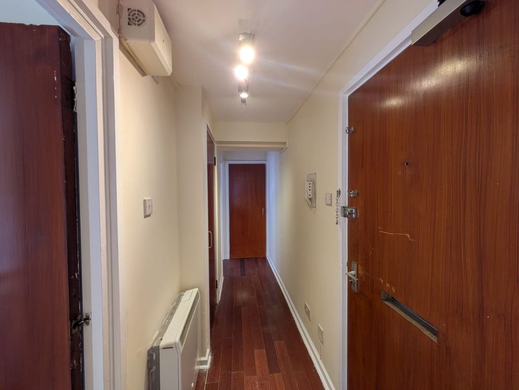 Property photo 2 of 6 Hallway