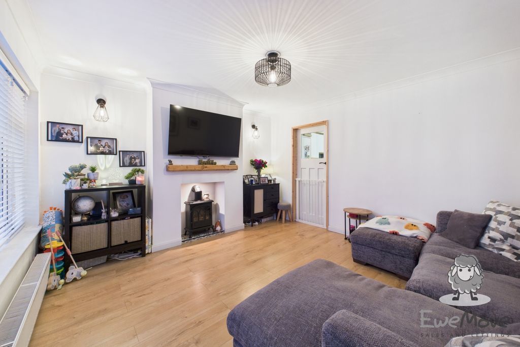 Property photo 3 of 12 9