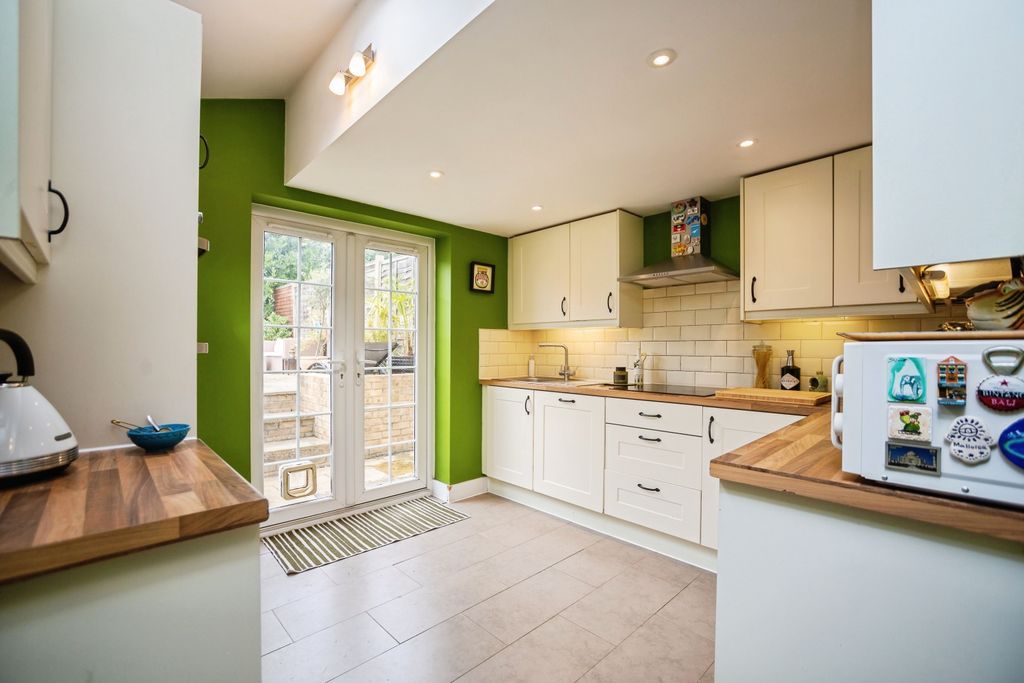 Property photo 3 of 20 Kitchen
