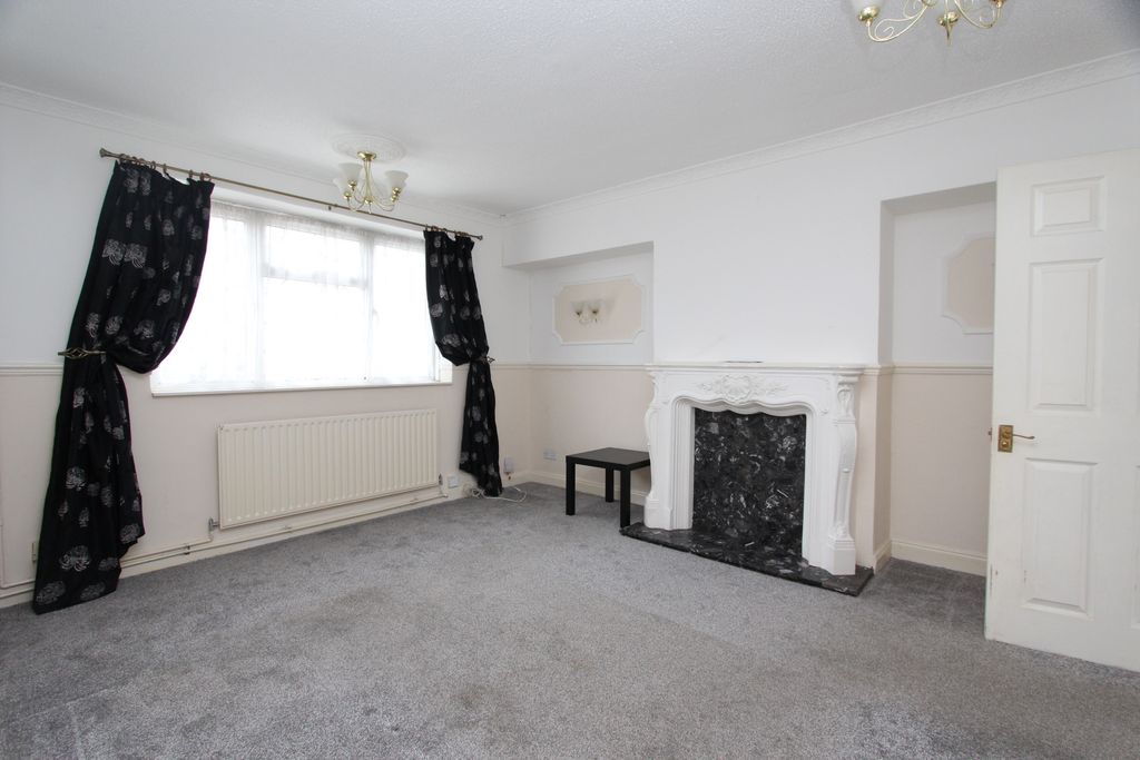 Property photo 2 of 12 Image