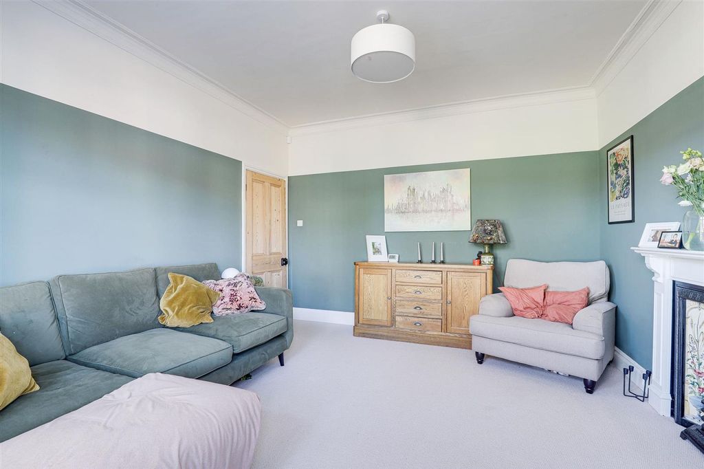 Property photo 2 of 28