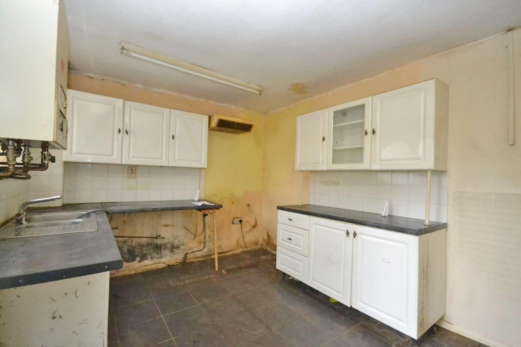 Property photo 2 of 12 Kitchen