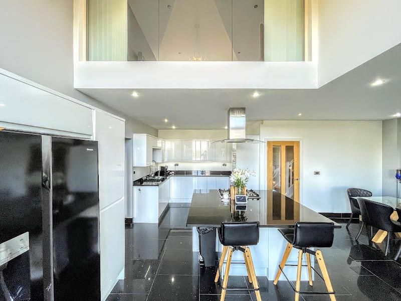 Property photo 2 of 26