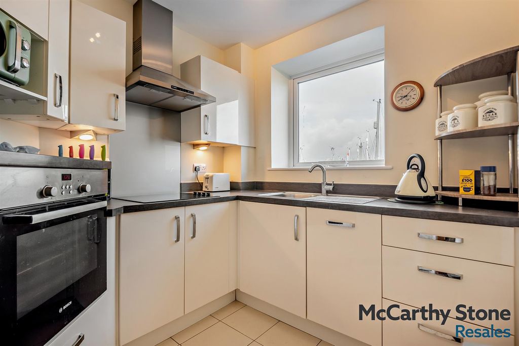 Property photo 2 of 11 8679589-Interior16-800.Jpg