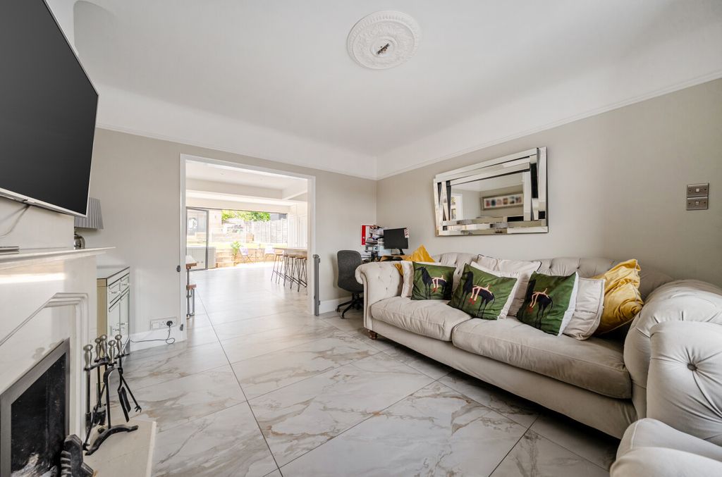 Property photo 2 of 12 1483515-3-6A58Edb...