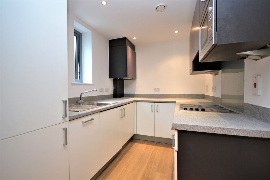 Property photo 2 of 9 Kitchen