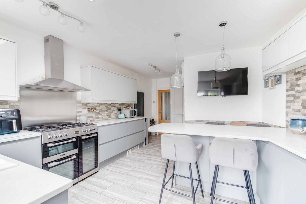 Property photo 3 of 14 Picture No. 10