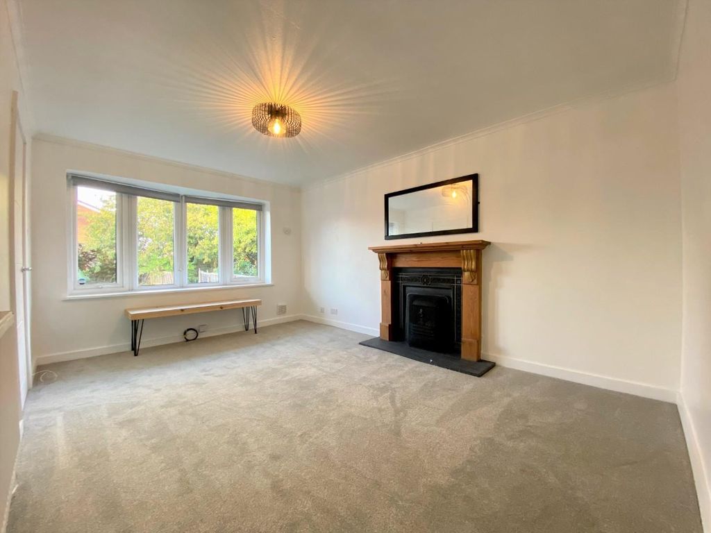 Property photo 3 of 23 Lounge