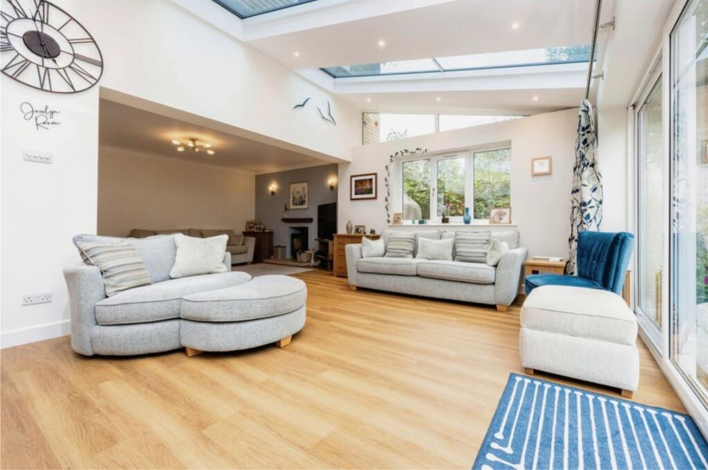 Property photo 2 of 21