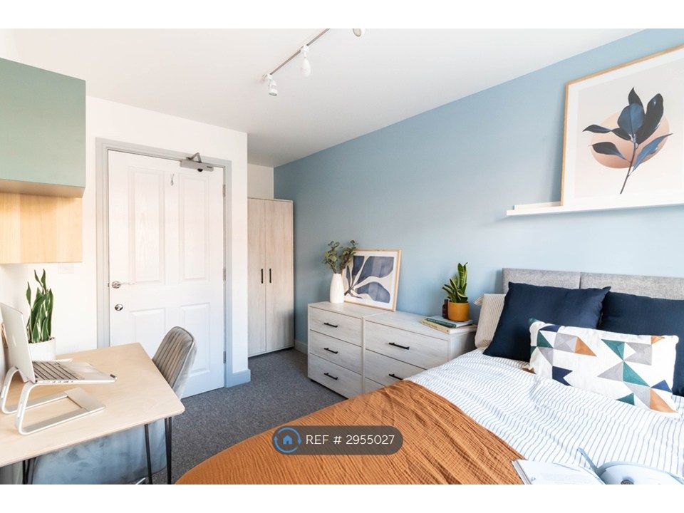 Property photo 3 of 15 Room 3