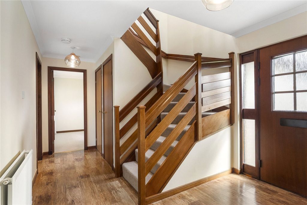 Property photo 2 of 37 Picture No. 16