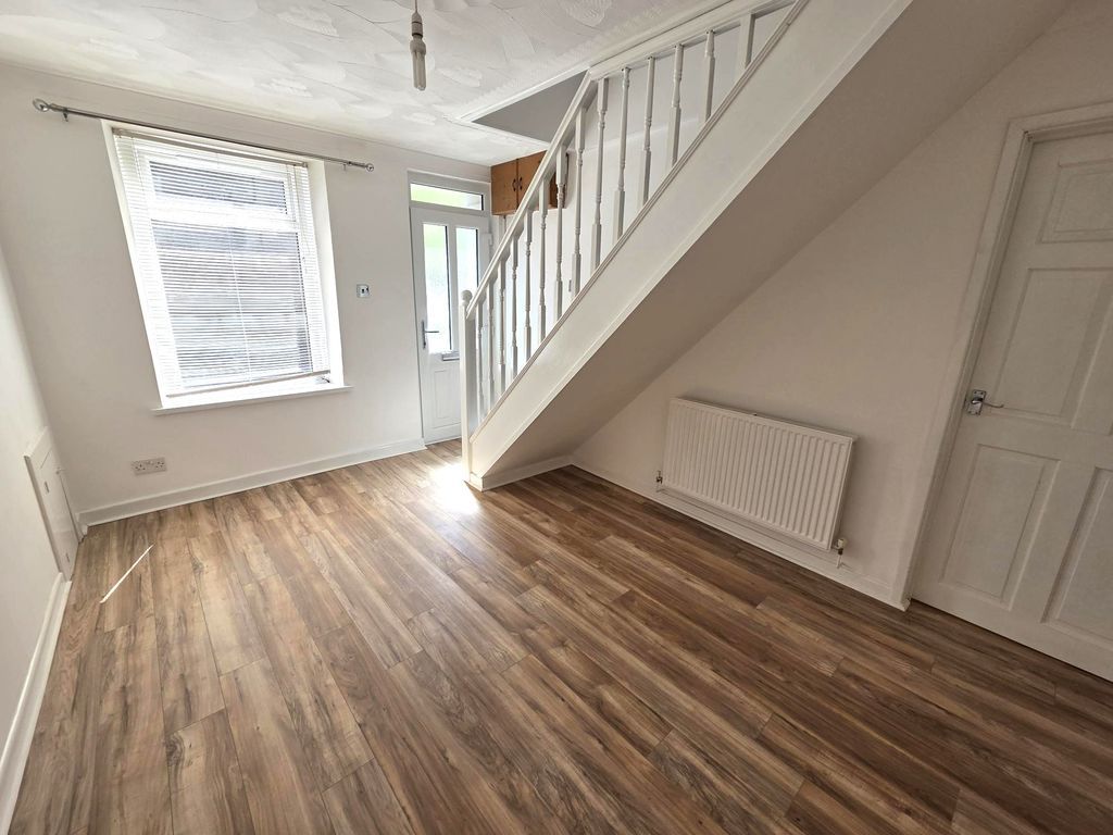 Property photo 2 of 18 Photo 4