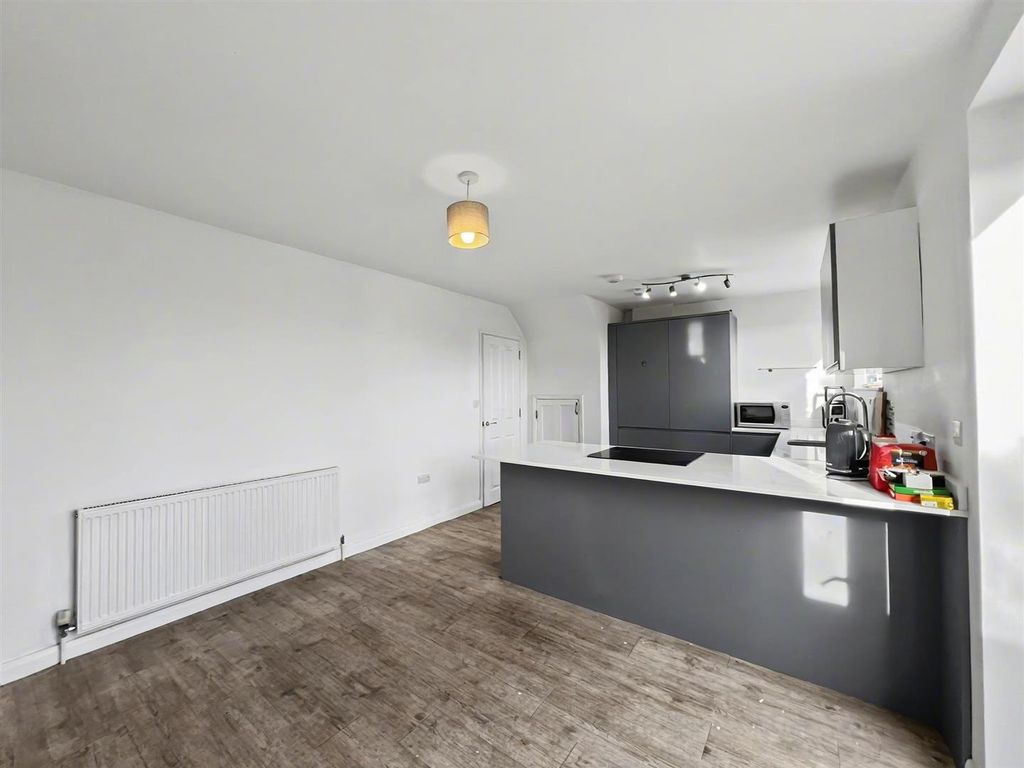Property photo 3 of 11 Kitchen/Diner
