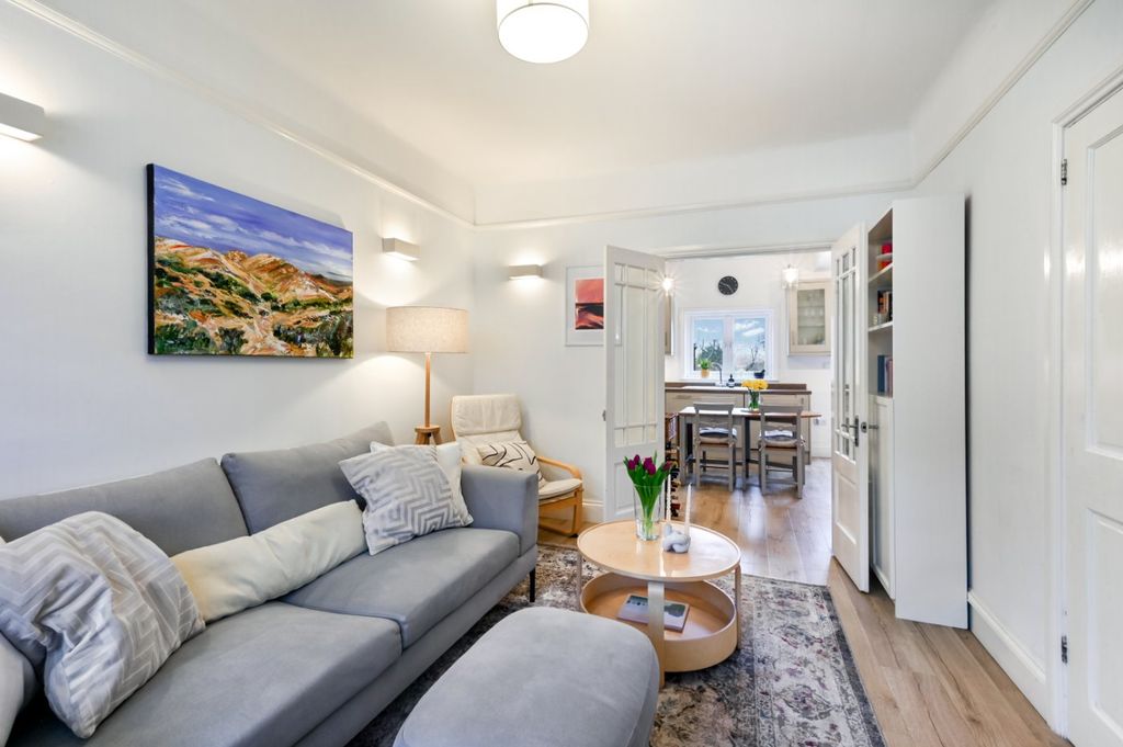 Property photo 2 of 21 Picture No. 11