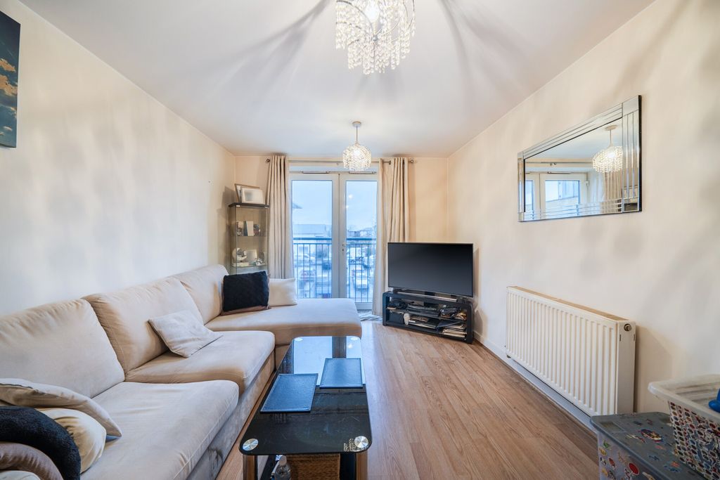 Property photo 2 of 19 1397087-1-696905F...