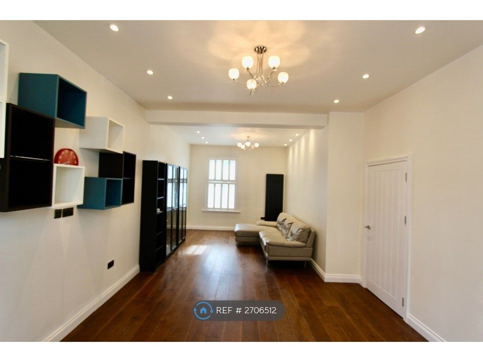 Property photo 1 of 16 Living Room