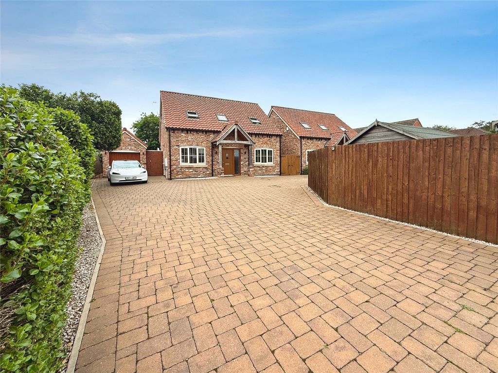 Property photo 1 of 26 Gardens