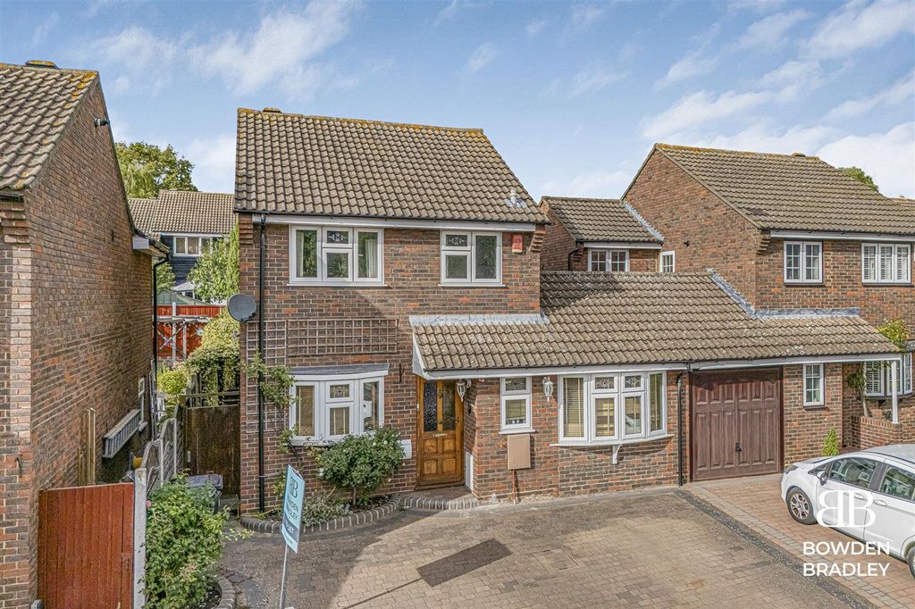 Property photo 1 of 14 Front