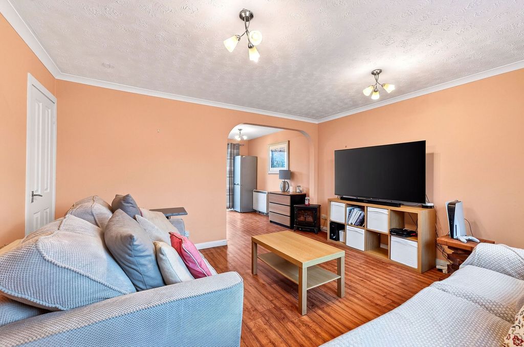 Property photo 2 of 20 Lounge