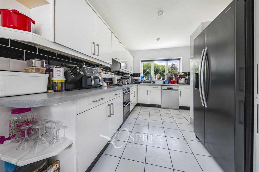 Property photo 3 of 21 Kitchen