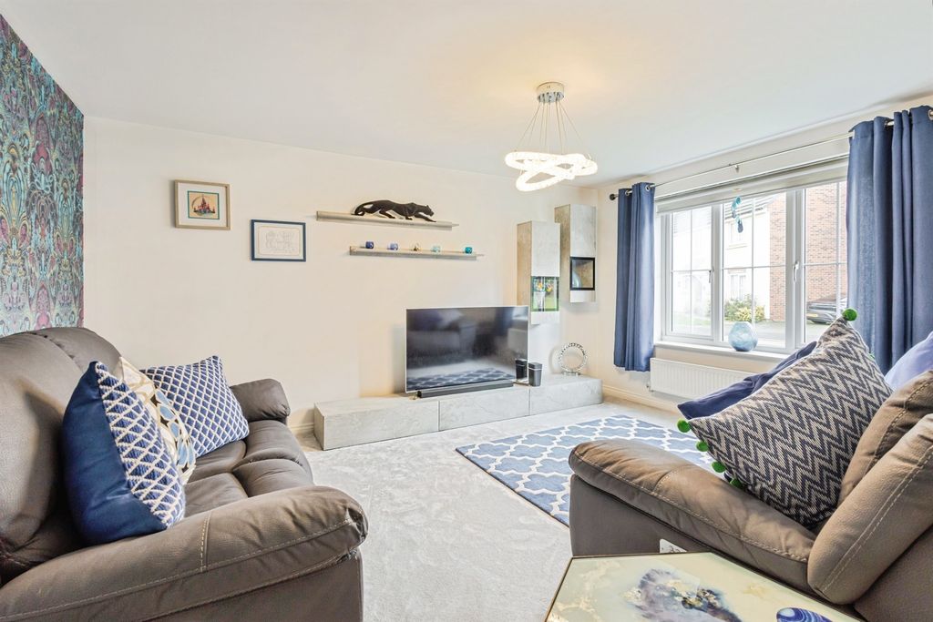 Property photo 2 of 20