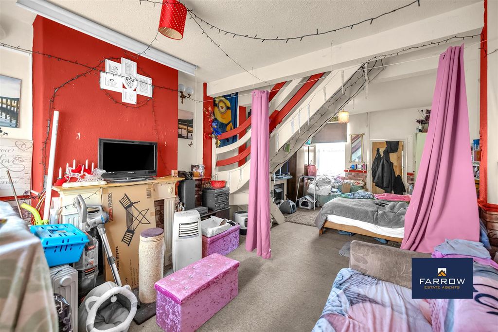 Property photo 2 of 18 Lounge / Diner