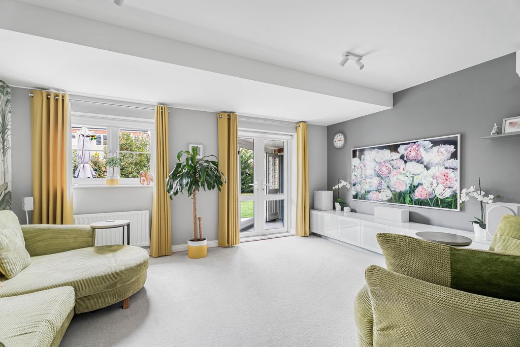 Property photo 3 of 25 Lounge