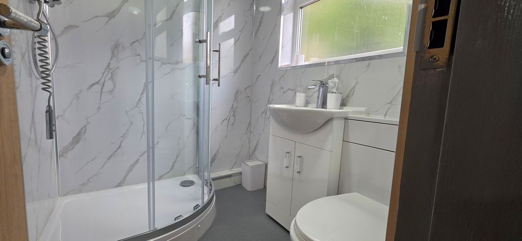 Property photo 3 of 4 Bathroom