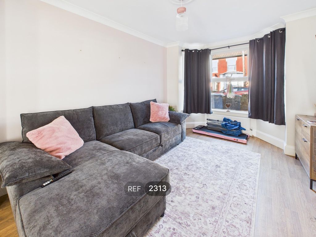 Property photo 2 of 20 Living Room