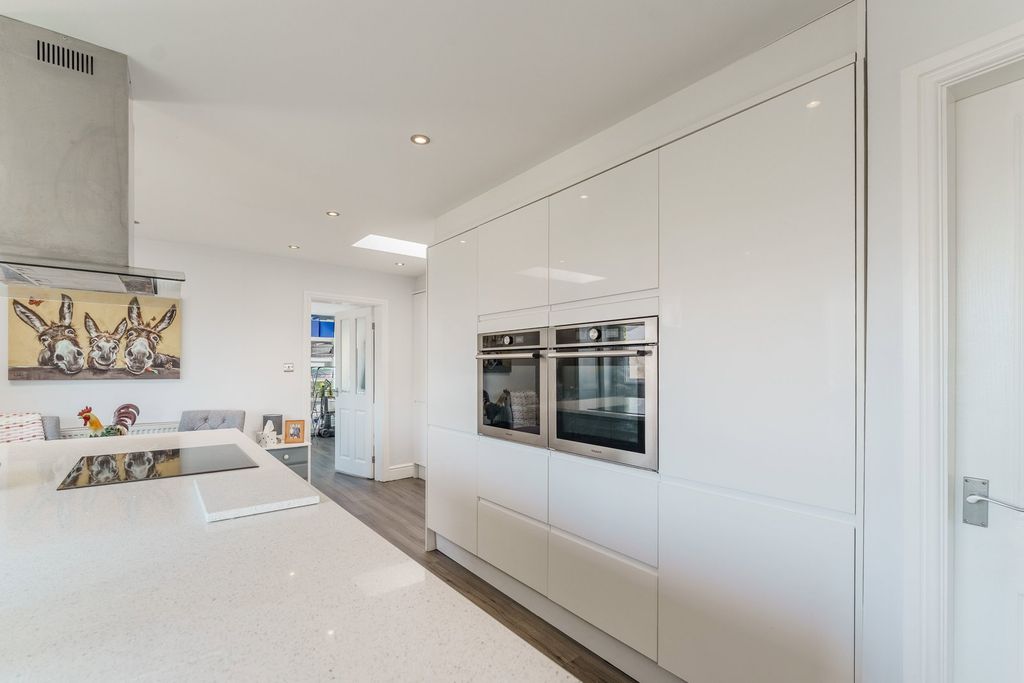 Property photo 3 of 30