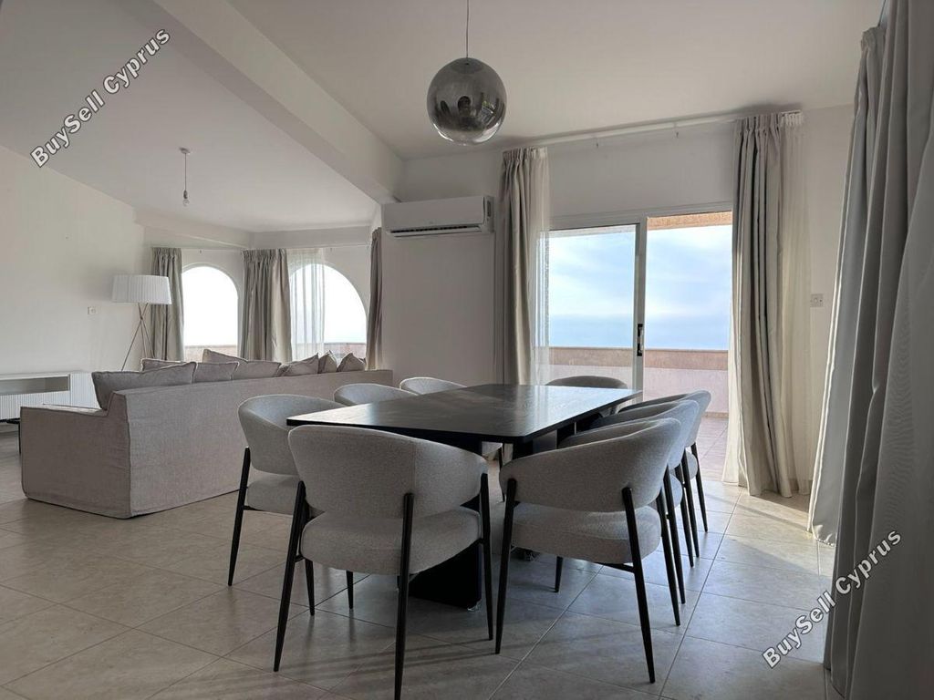 Property photo 3 of 31