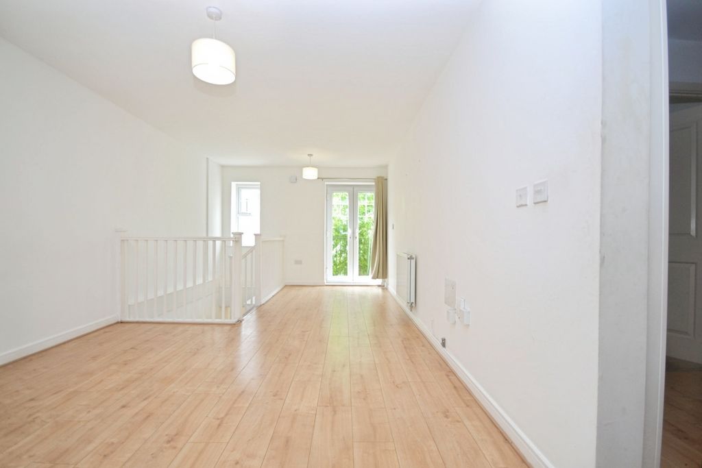 Property photo 1 of 9 Living
