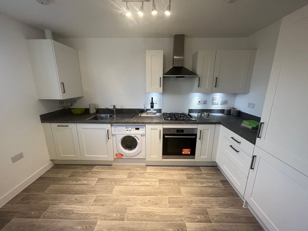 Property photo 3 of 9 Kitchen