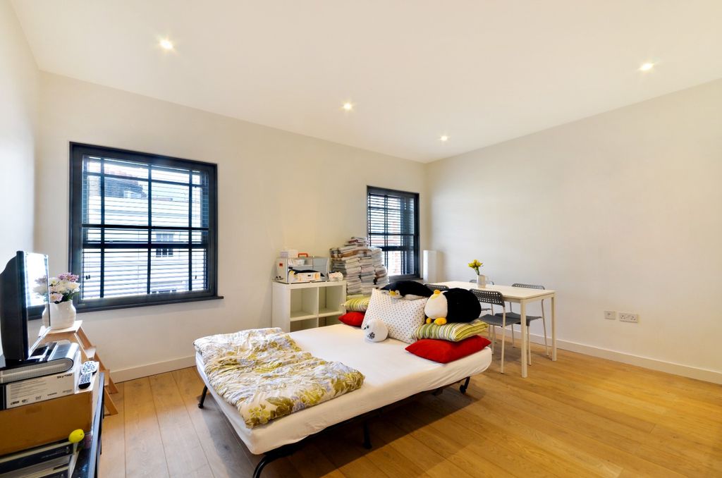 Property photo 1 of 12 970520