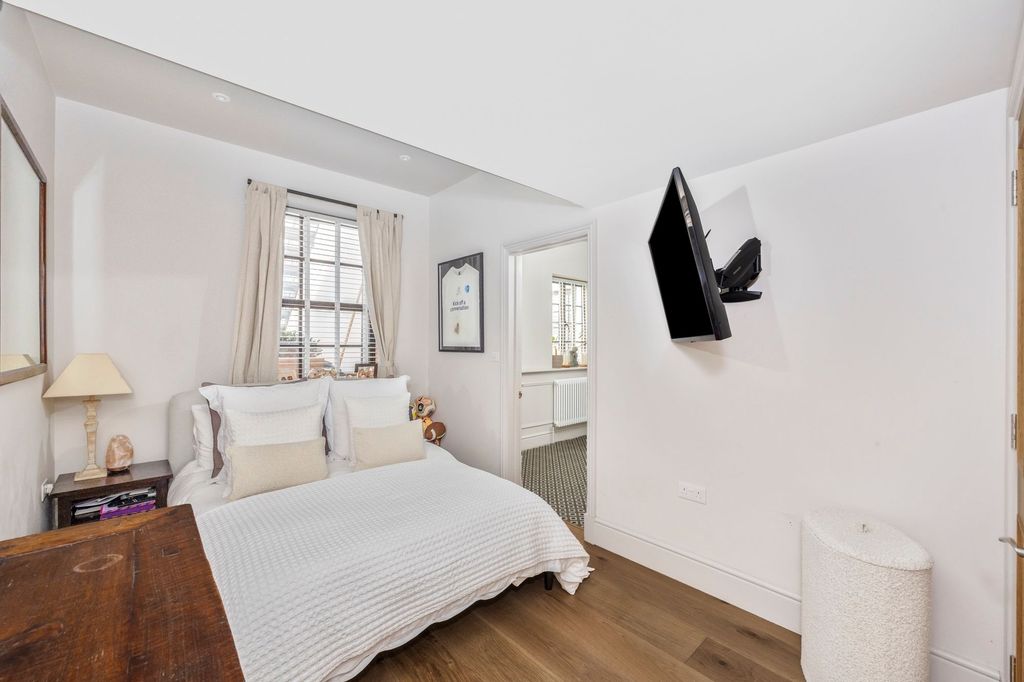 Additional image 16 of 3 bed flat for saleHigh Street, Steyning BN44