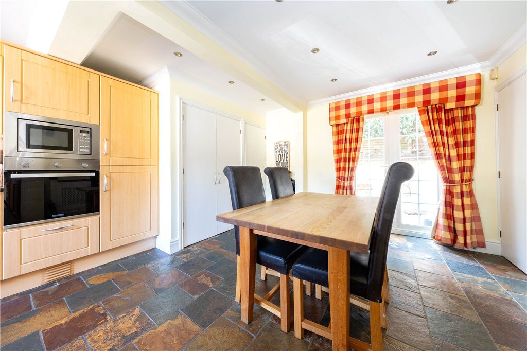 Property photo 3 of 19 Kitchen